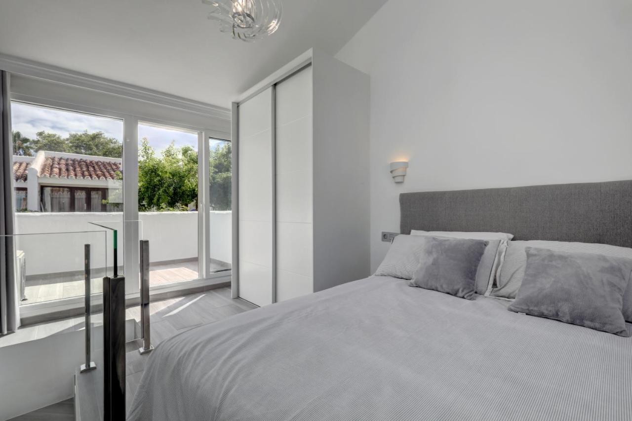 Apartment Modern House Only A 3 Minute Walk To The Beach.