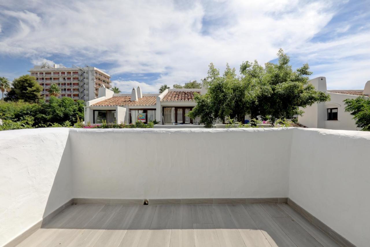 Apartment Modern House Only A 3 Minute Walk To The Beach.