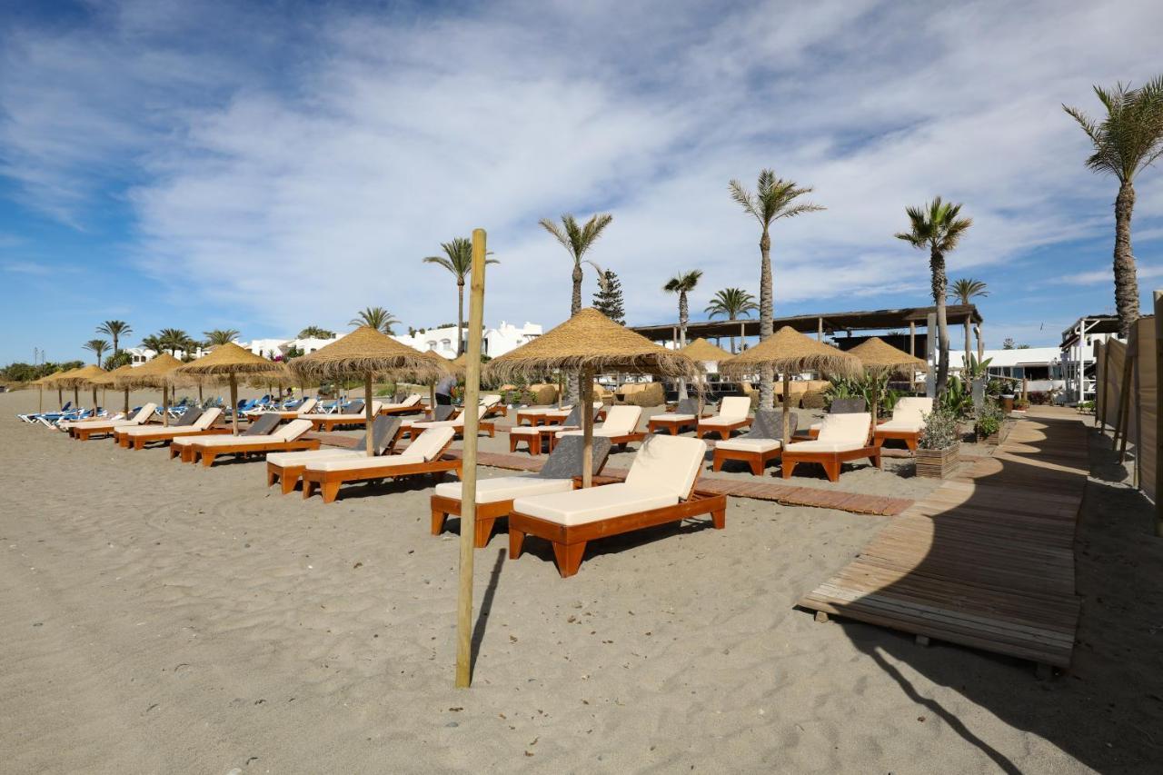Appartement Modern House Only A 3 Minute Walk To The Beach.