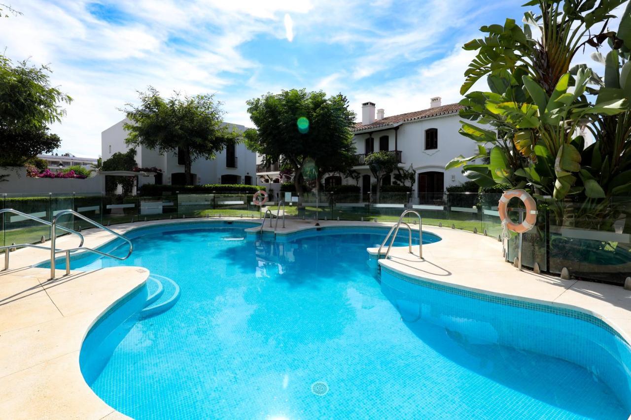 Apartment Modern House Only A 3 Minute Walk To The Beach. *