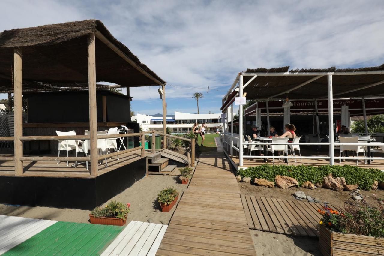 Modern House Only A 3 Minute Walk To The Beach. Apartment