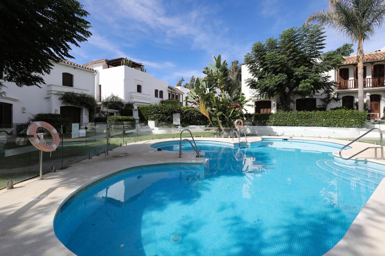 Apartment Modern House Only A 3 Minute Walk To The Beach.
