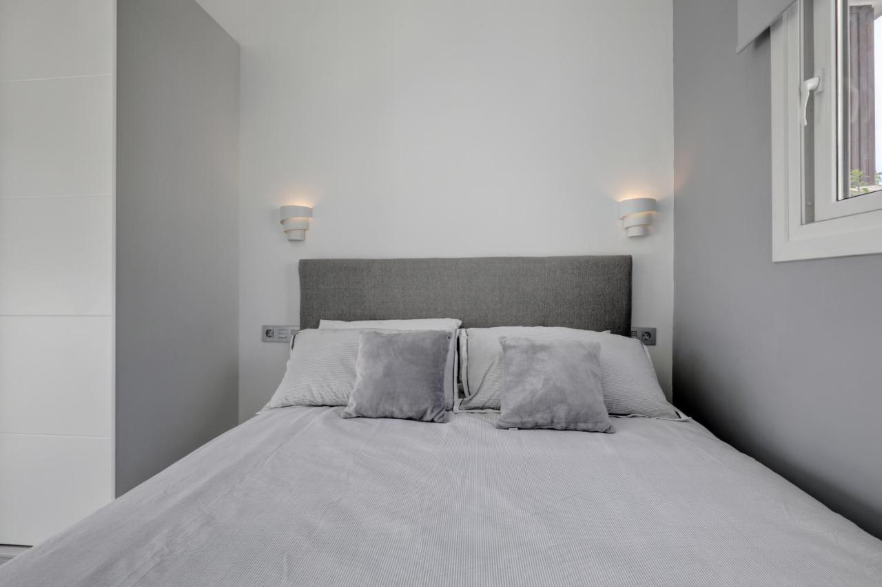 Apartment Modern House Only A 3 Minute Walk To The Beach.